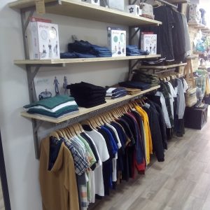 Portant et étagères en métal pour magasin