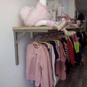 Portant et étagères en métal pour magasin