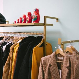 Portant en métal pour magasin