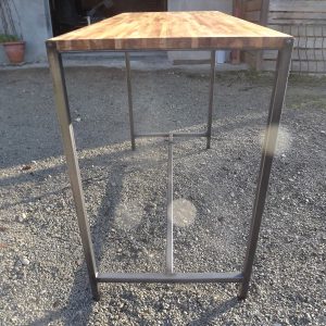 Table mange-debout en métal
